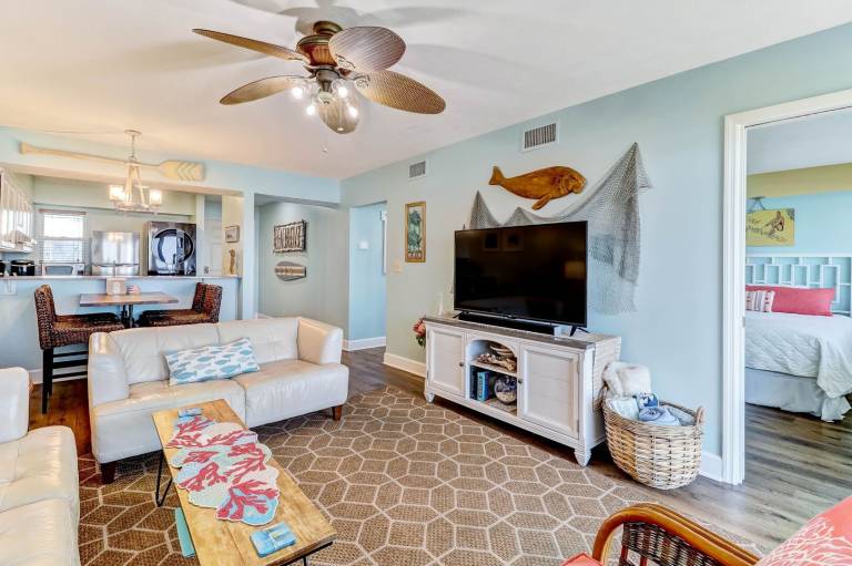 Beach Style Condo includes Smart Speaker and Beach Access — photo 3