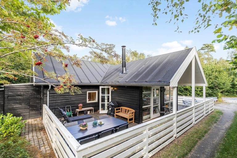 House with sauna, barbeque & patio in Grenaa
