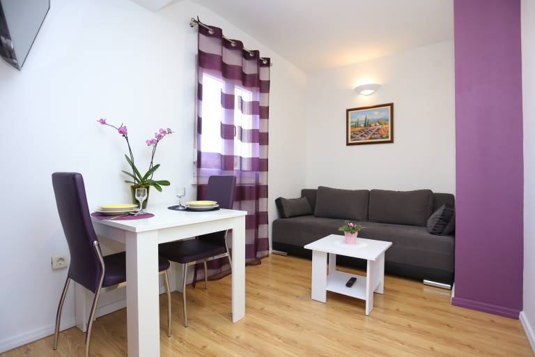 Fully equipped lovely rental apartment with BBQ, yard & terrace | Pets allowed — photo 2