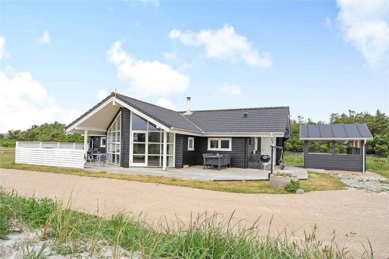 House with barbeque, hot tub & sauna — photo 2