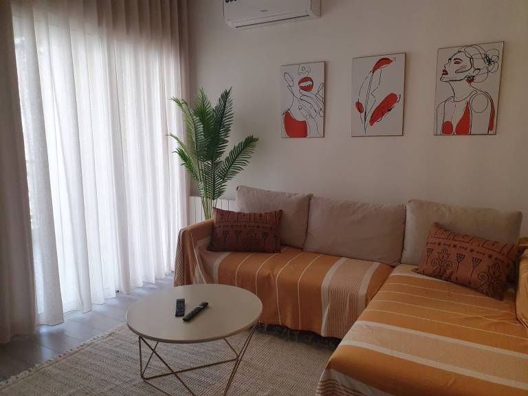 Apartment with pool — photo 5