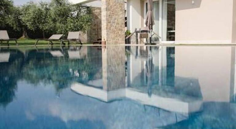 Holiday apartment with pool in Affi
