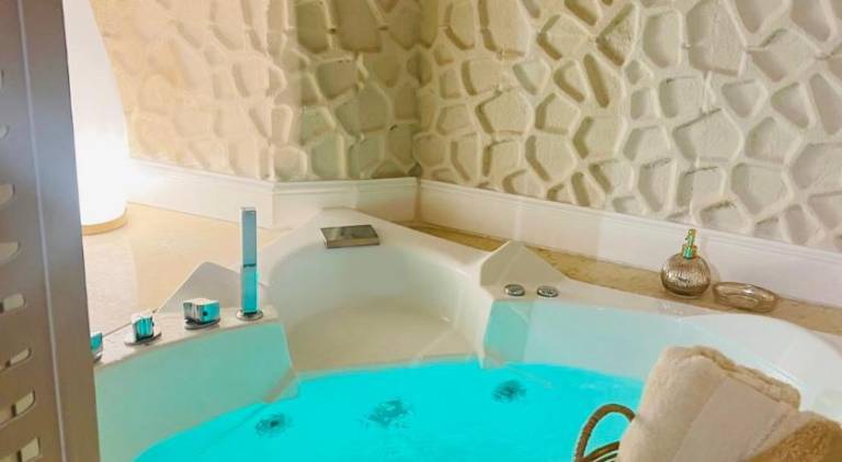 Holiday apartment with jacuzzi — photo 2