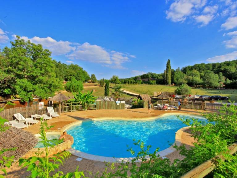 Charming mobile home with pool | Pets allowed in Gaillard