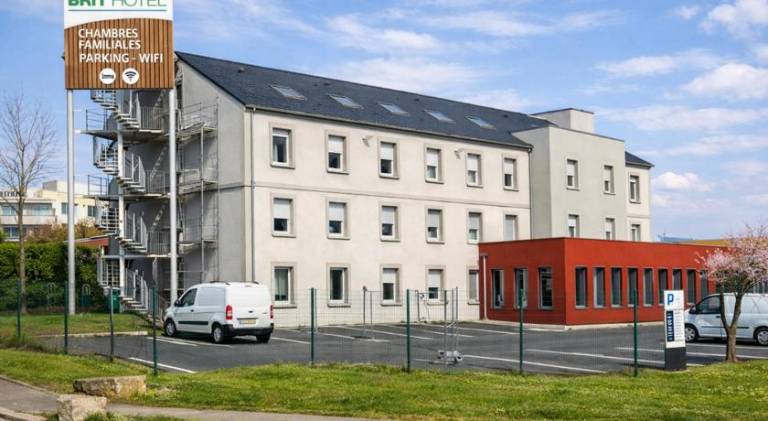 BRIT HOTEL CONFORT Roissy Saint-Witz - Ouverture Mai 2026 in Senlis