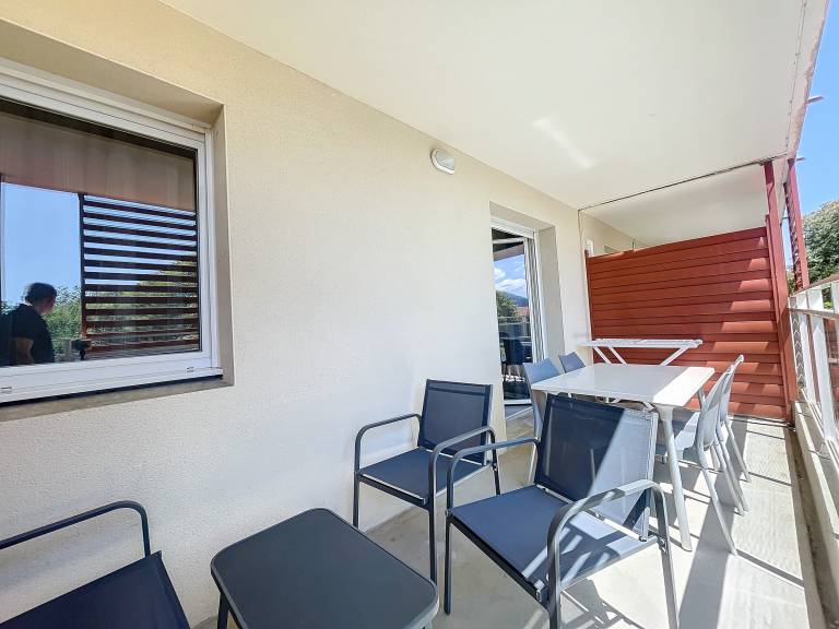 Apartment with pool — photo 2