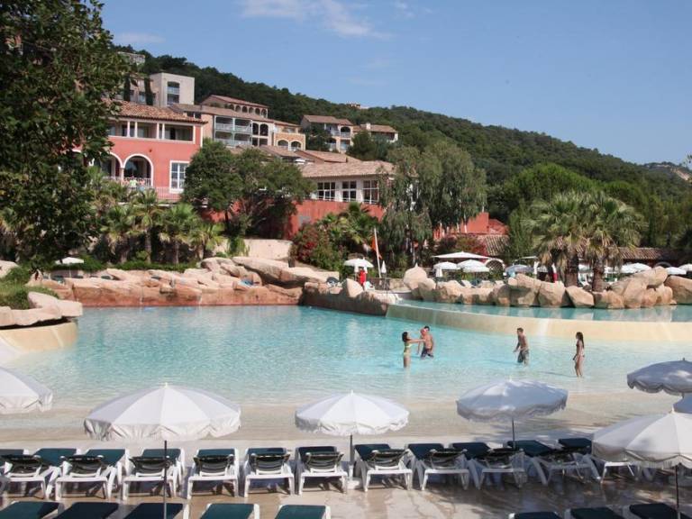 Child-friendly wonderful rental apartment with pool | Dogs allowed in Grimaud