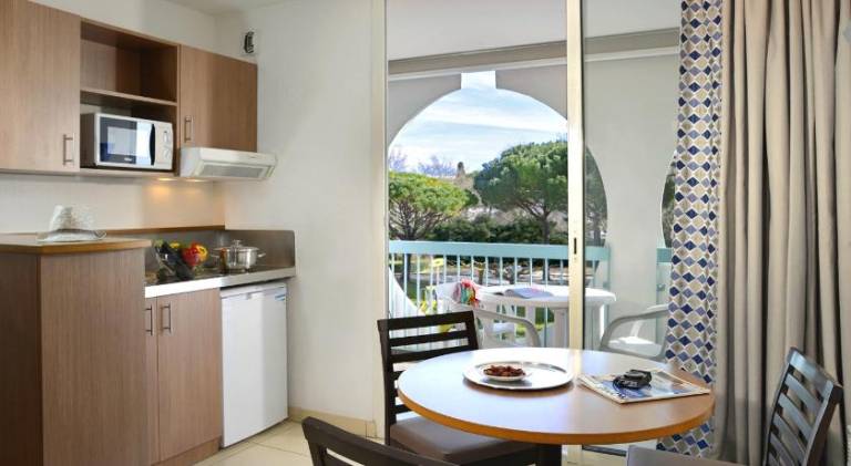 Pleasant serviced apartment with pool, terrace & yard | Close to the beach | Pet-friendly — photo 3