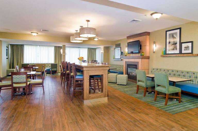 Hampton Inn New Philadelphia — photo 3