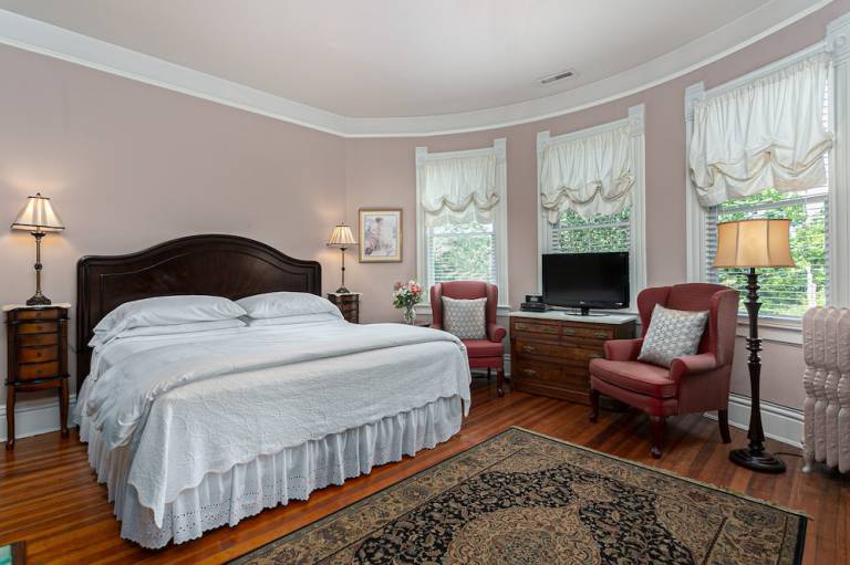 Bed and breakfast  Claxton Community