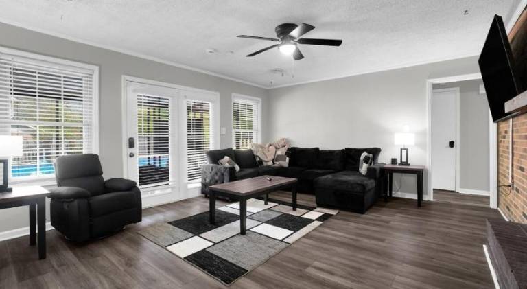 Ample house with pool | Pets are welcome — photo 2