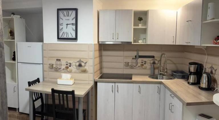 Charming rental apartment with patio | Pet-friendly — photo 4