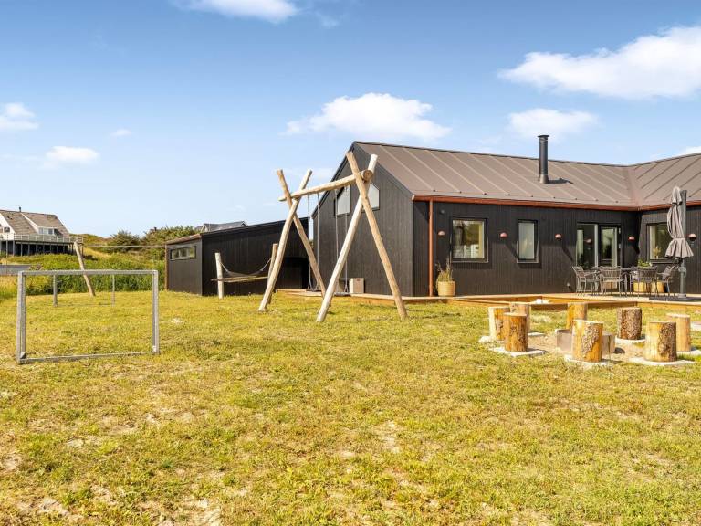 Family-oriented big house with terrace, sauna & private pool | Beach nearby | Pets are welcome — photo 4