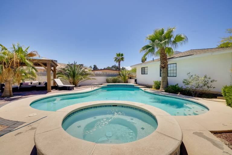 Covered Patio & Pool Luxe Home in Las Vegas