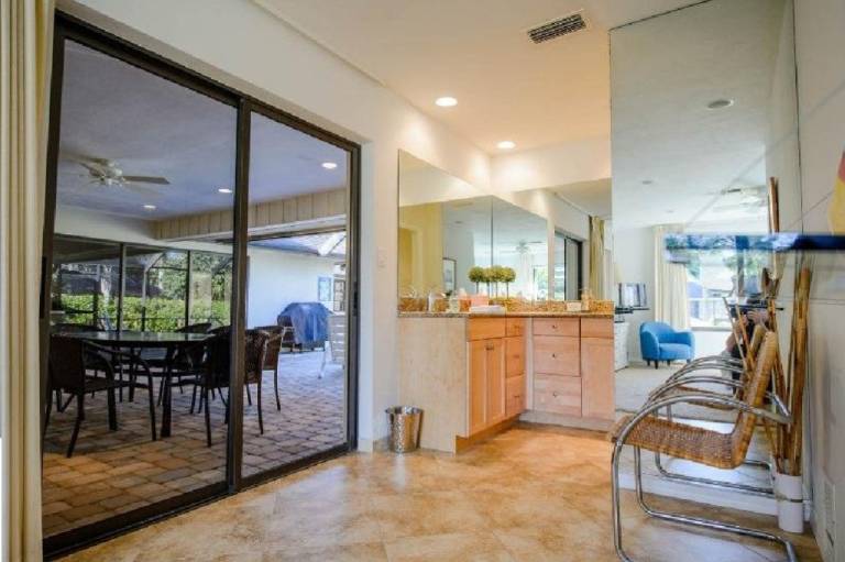 Peaceful and private Naples home, heated pool, close to the beach — photo 4