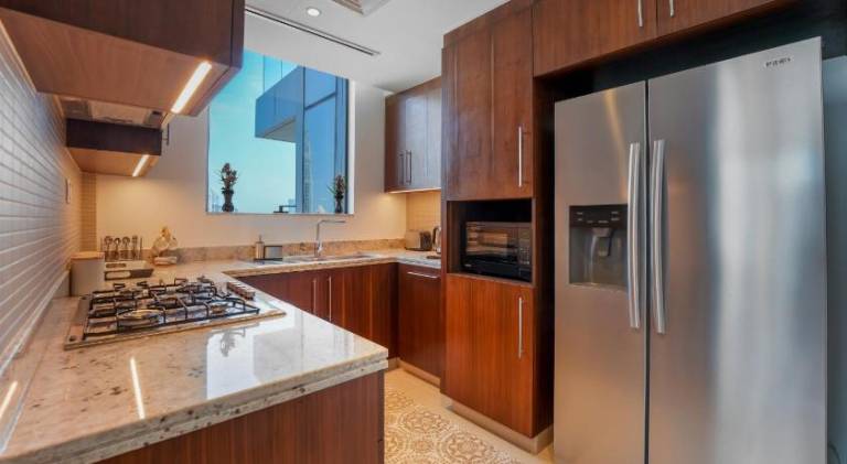 Fully equipped ample apartment with yard, patio & pool | Close to Burj Khalifa | Dogs allowed — photo 5