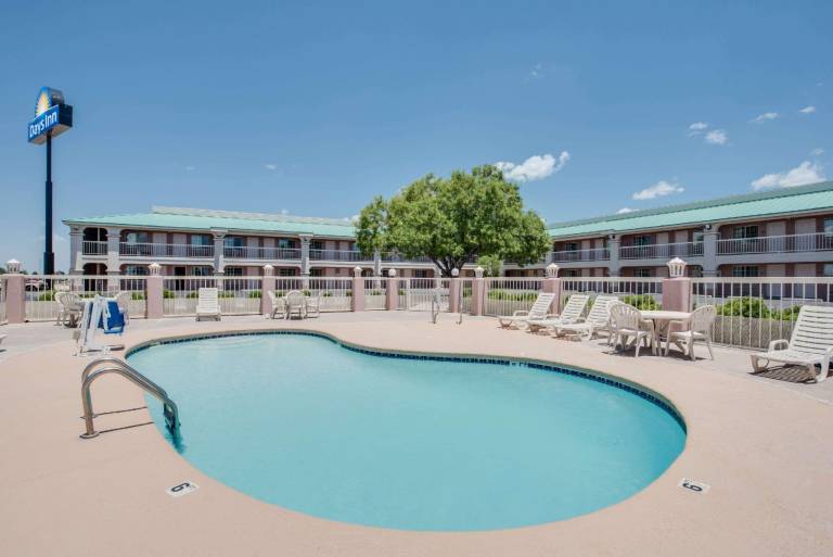Days Inn by Wyndham Fort Stockton — photo 2