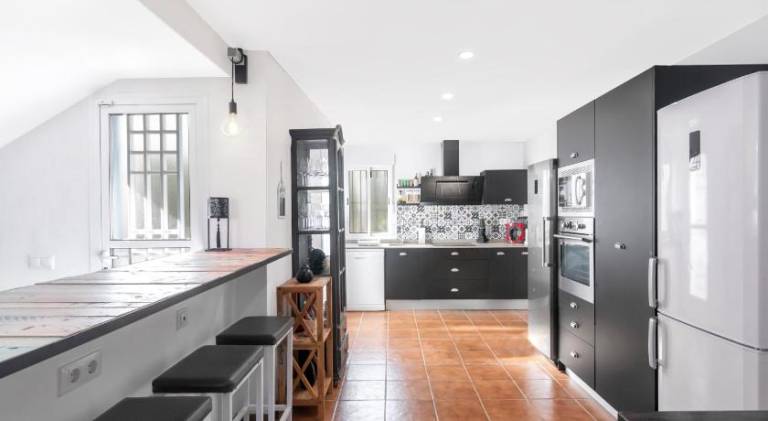 Fully equipped house with yard, private pool & terrace | Suitable for remote work | Dogs allowed — photo 4