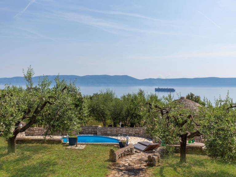 House with garden, BBQ & patio in Labin
