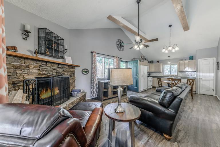 Child-friendly beautiful cabin with grill & jacuzzi | Mountain view | Pets are welcome — photo 3