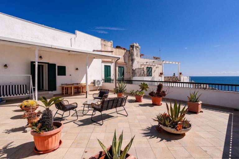 Holiday apartment with terrace — photo 3