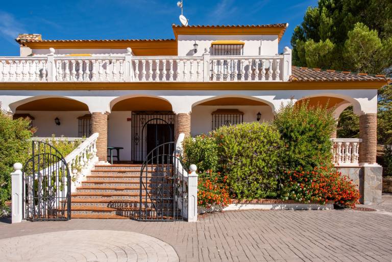 Fully equipped house with terrace, private pool & barbeque | Mountain view | Perfect for remote work | Pets allowed — photo 3