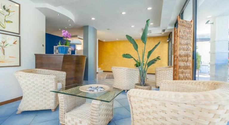 Serviced apartment with 2 rooms for 6 persons — photo 3