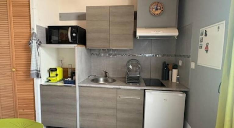 Apartment with patio — photo 4