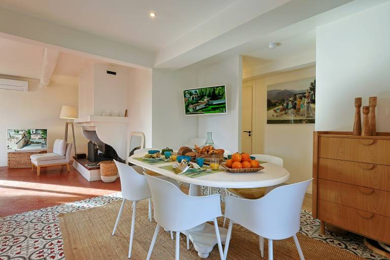 Family-friendly wonderful house with private pool, BBQ & yard | Pet-friendly — photo 5