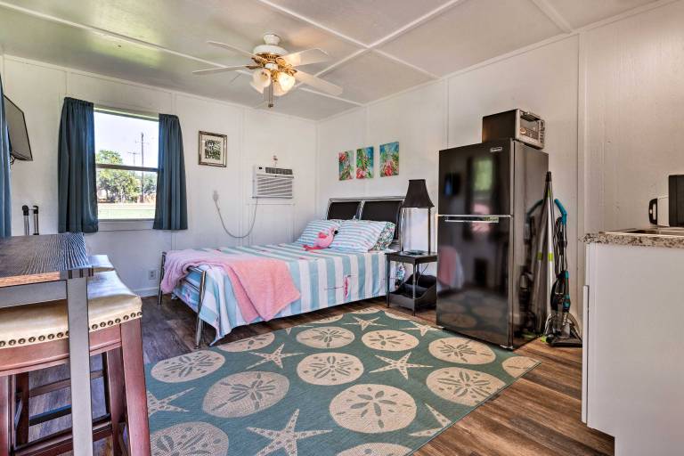 Flirty Flamingo' Studio: 1 Mi to Canyon Lake — photo 5