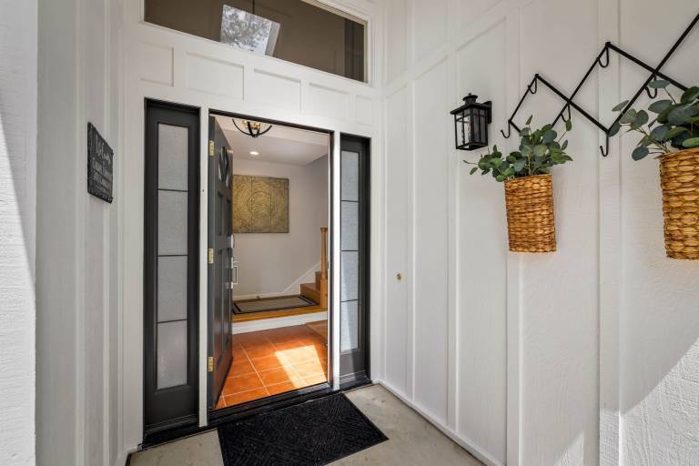 Vacation home with yard — photo 3