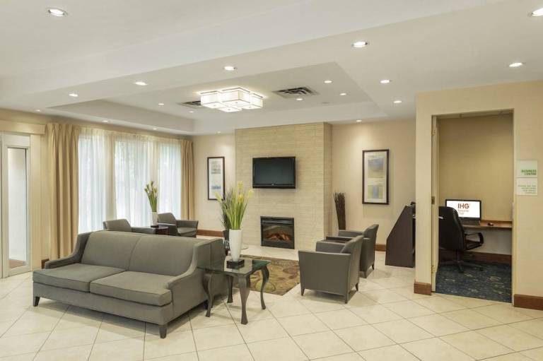 Hotel Calgary Macleod Trail South — photo 5
