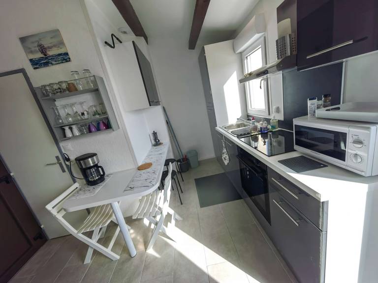 Mezzanine studio in pine forest heart, 800m from beach, 4 ppl, private parking — photo 5