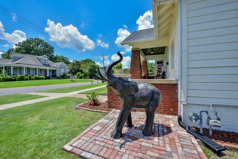 House with garden & barbecue | City view — photo 2