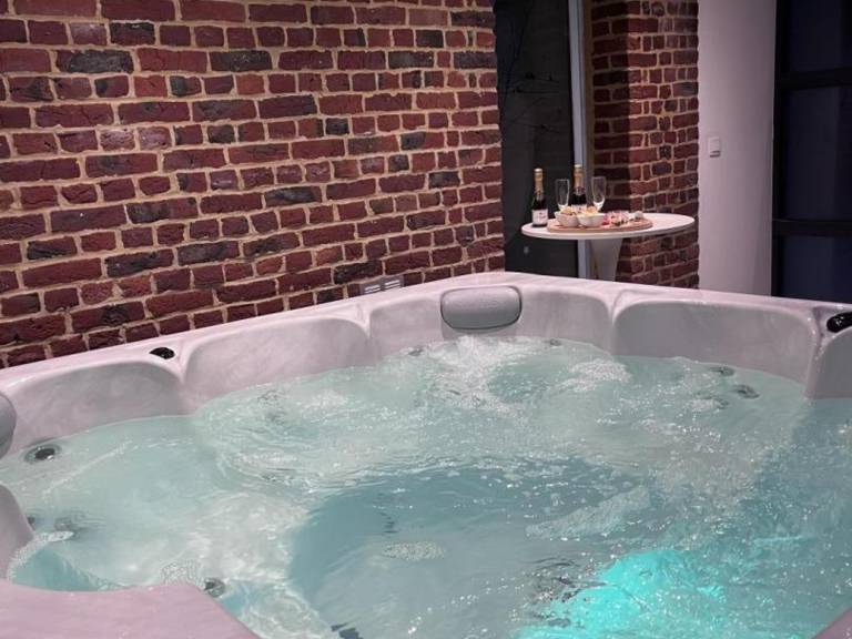 Pleasant cottage with grill, garden & hot tub | Pet-friendly — photo 4