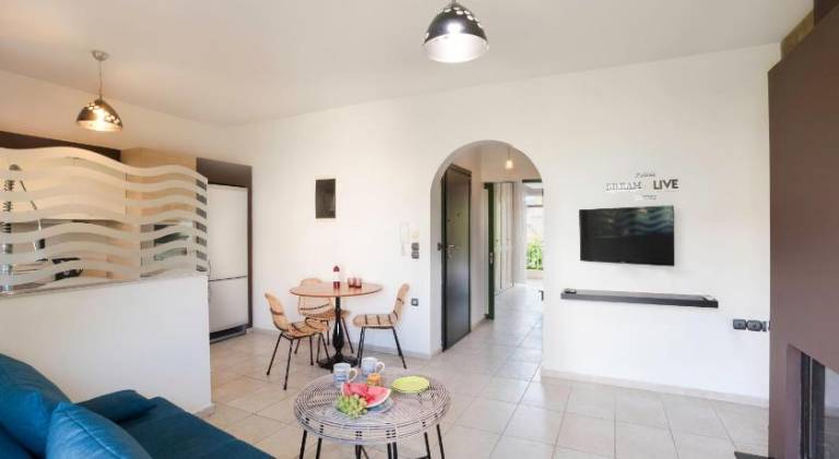 Fully equipped beautiful holiday apartment with patio & yard | Perfect for remote work | Pet-friendly — photo 2