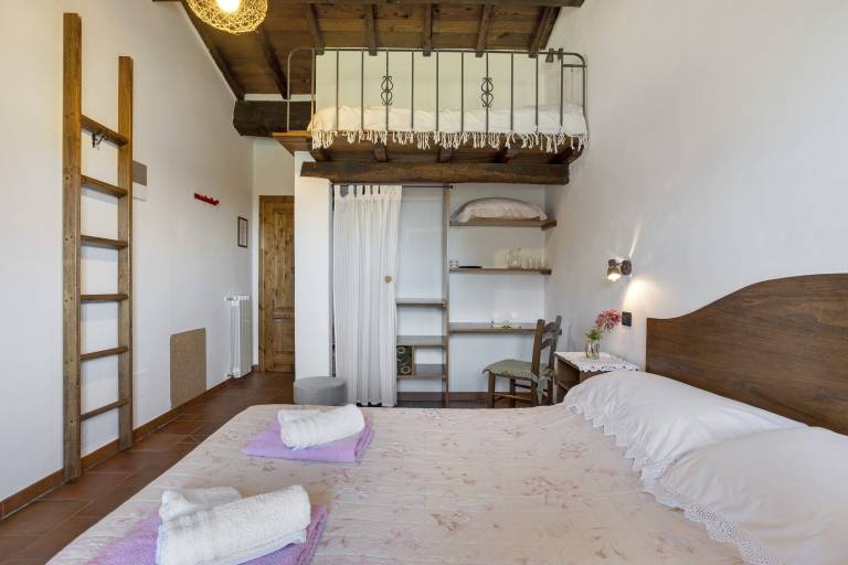 Room 'Camera A - Prato Fiorito' with Mountain View, Shared Pool and Garden — photo 4