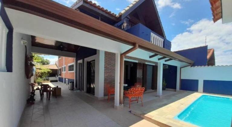 Vacation home with pool in Sao Jose