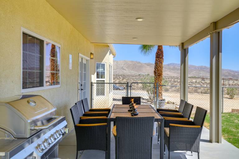 Saltwater Pool & BBQ: Spacious Desert Gem! — photo 5