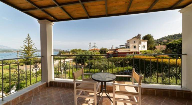 Wonderful serviced apartment with yard, pool & patio | Pets allowed — photo 5