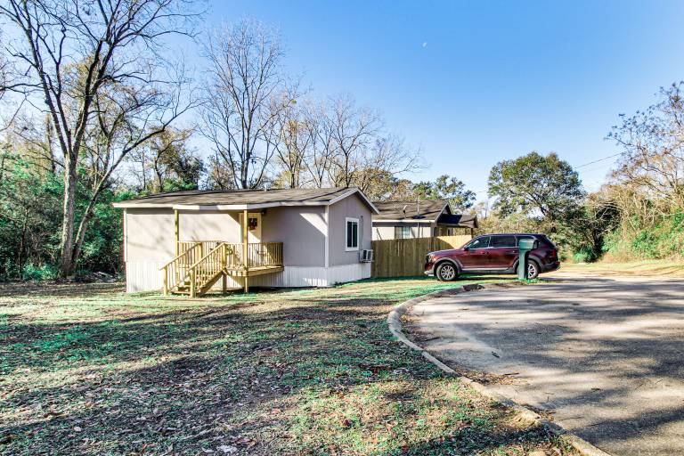 1 Mi to Dtwn Enterprise: Pet-Friendly Home w/ Yard — photo 4