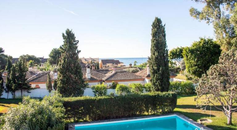 Villa with garden, terrace & private pool — photo 2