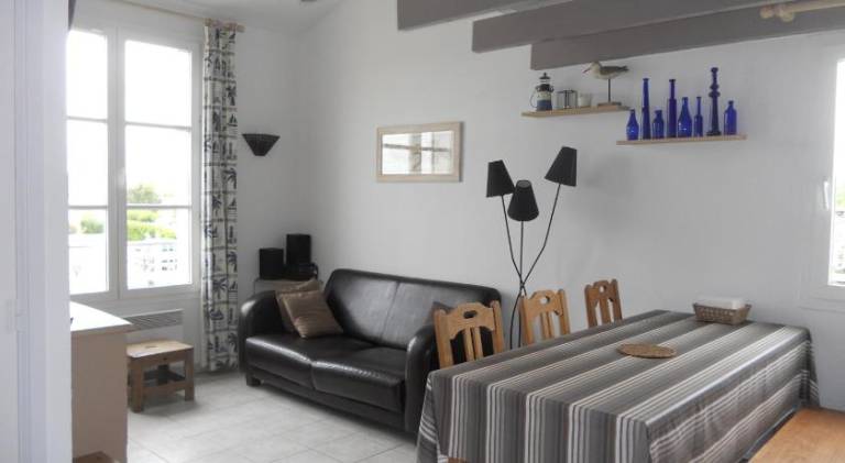 Holiday apartment with pool — photo 2