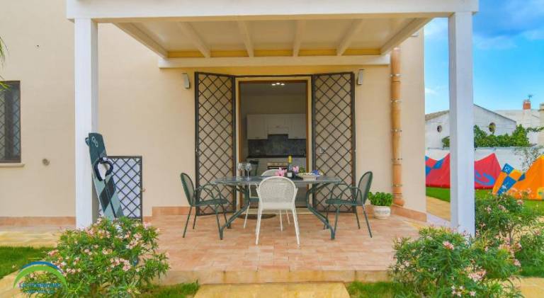 House with patio, BBQ & yard — photo 3