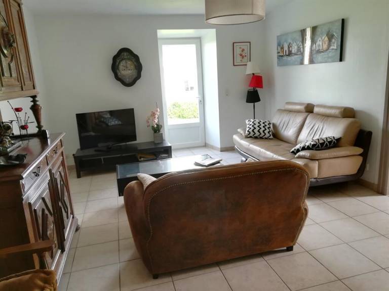 Holiday apartment with yard & grill | City view — photo 2