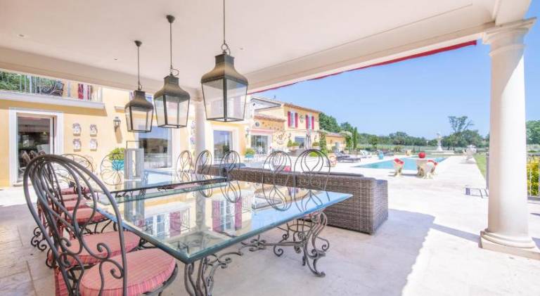 Villa with pool — photo 5