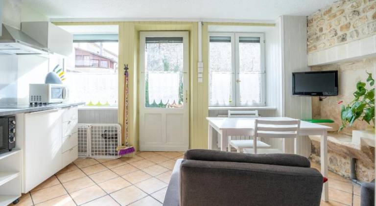 Rental apartment with BBQ & terrace — photo 2