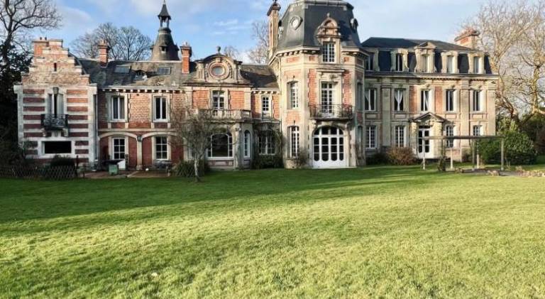 Le chateau de Bertreville Saint Ouen entre mer et campagne