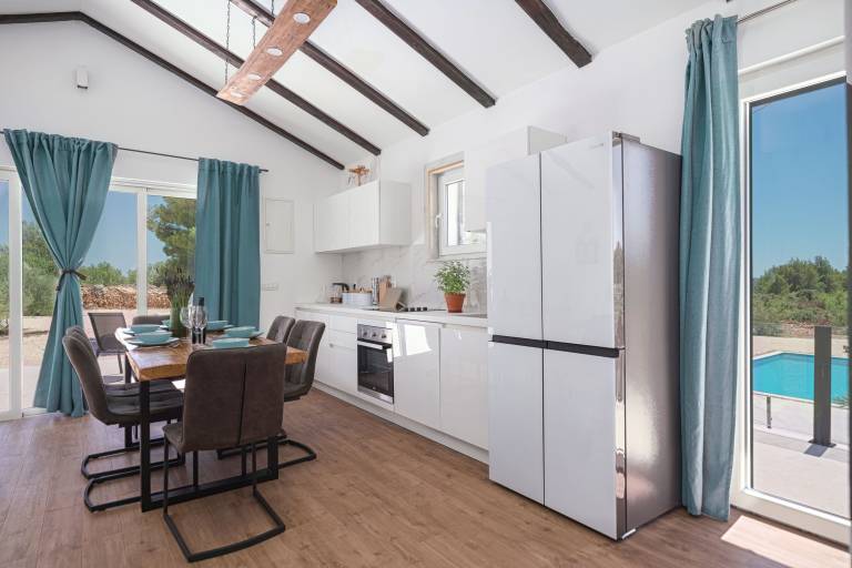 Family-friendly villa with garden, private pool & patio | Pet-friendly — photo 4