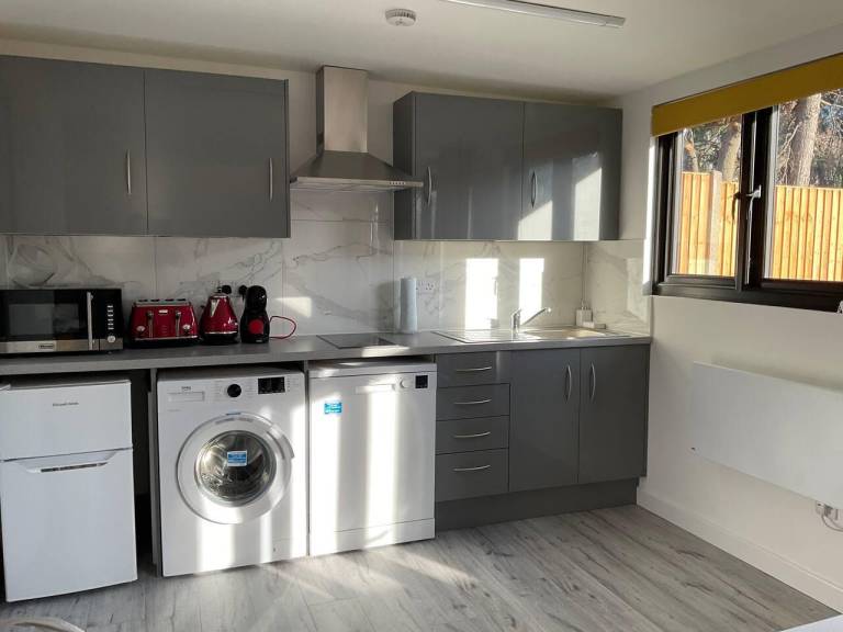 Studio - Sleeps 2 - Pet friendly - Parking — photo 4